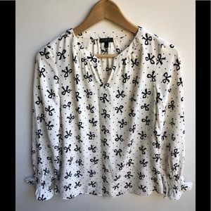 Talbots Petites Ivory Bow Ribbon Print Long Sleeve Elastic Cuff Spit Neck Top.